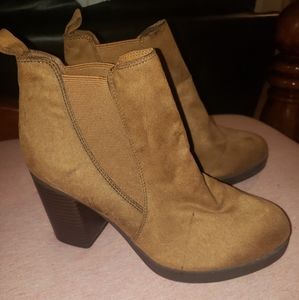 American Eagle boots